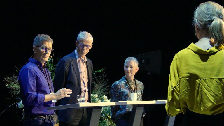 Foto: Björn LindahlHøgni í Stórustuvu, avdelingsleder arbeidsformidlingen Færøyene, Hans Christian Holte, direktør NAV, Maria Kindahl, AF, Sverige i en panelsamtale som ble ledet av Marianne Marthinsen.