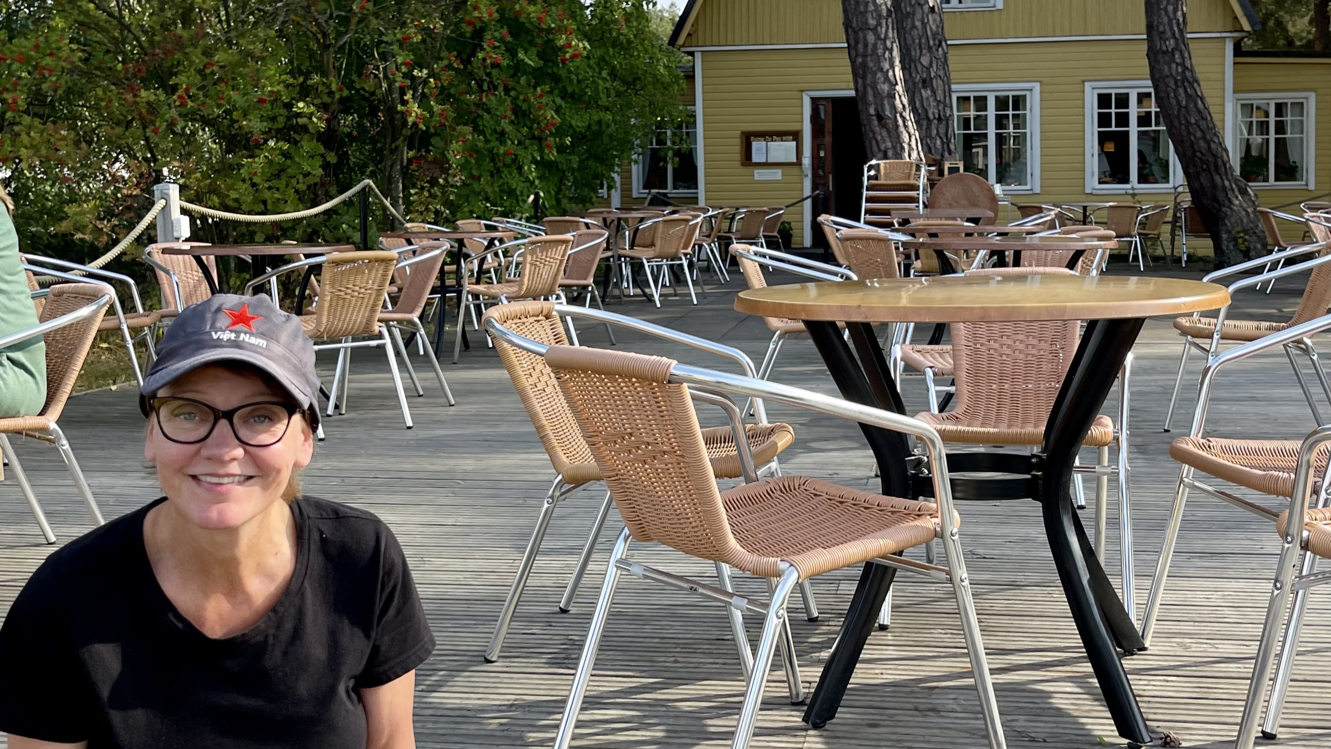 Sara Sirkiä ansvarar sedan länge för klubbrestaurangen på Arbetarnas segelförening. Den är viktig för sammanhållningen och klubbens ekonomi.