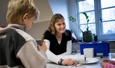 Dansk pædagog: Deltid presser min økonomi 